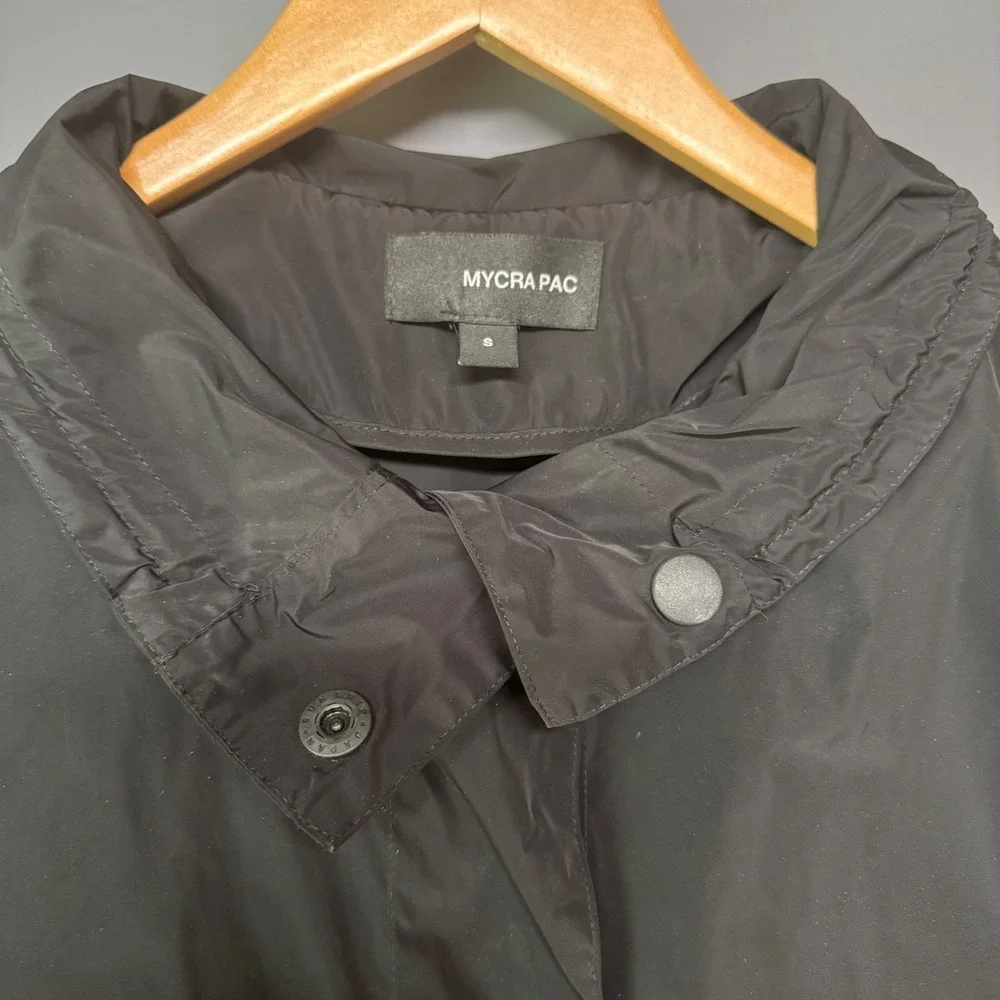Mycra Pac Black Travel Rain Jacket Funnel Neck Pleated Back Small